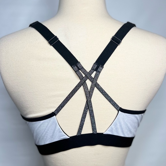VICTORIA’S SECRET 36C KNOCKOUT SPORTS BRA Front Closure Adj Blk/Wht/Shimmer - Picture 6 of 11